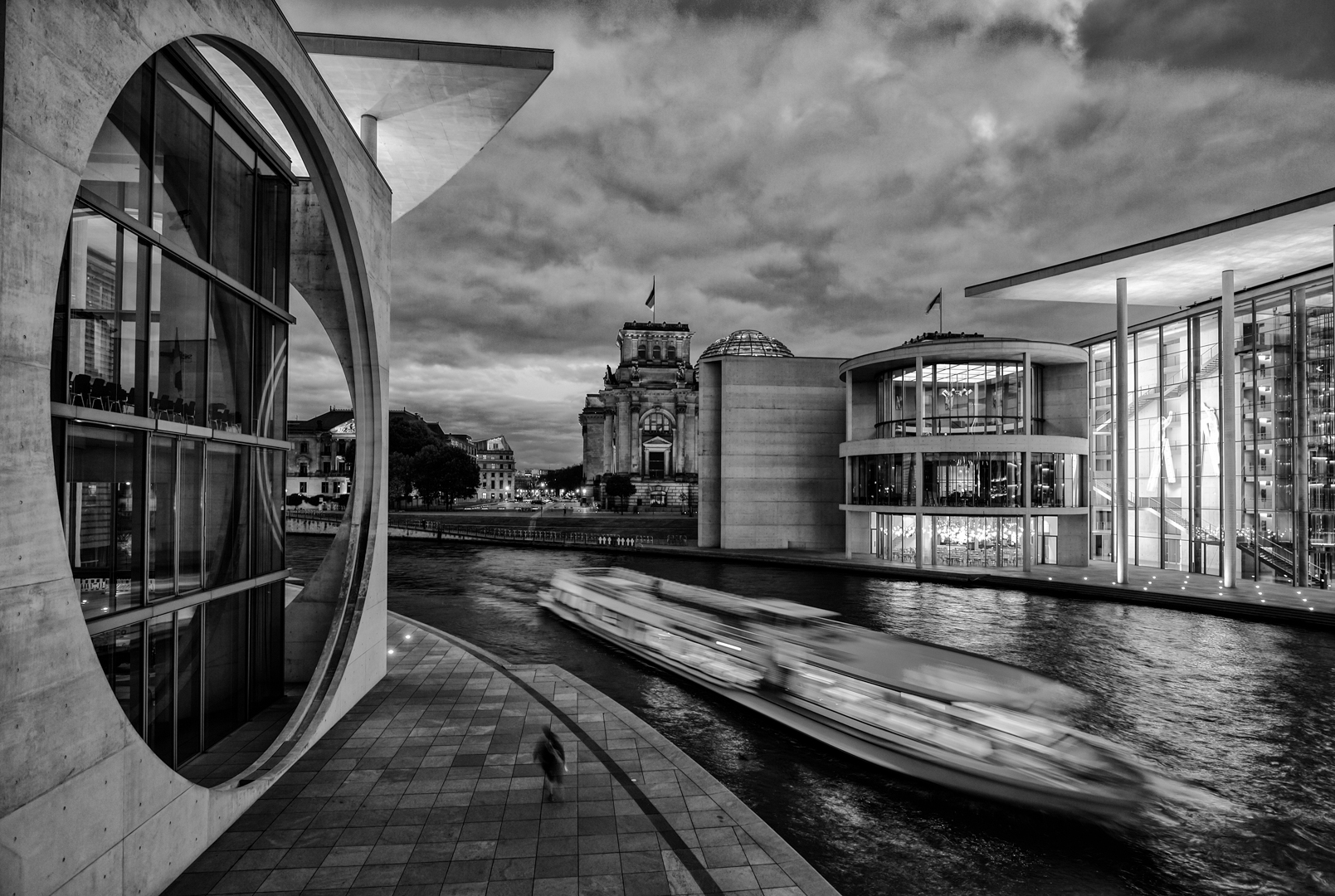 IMG_6933 - Am Spreebogen