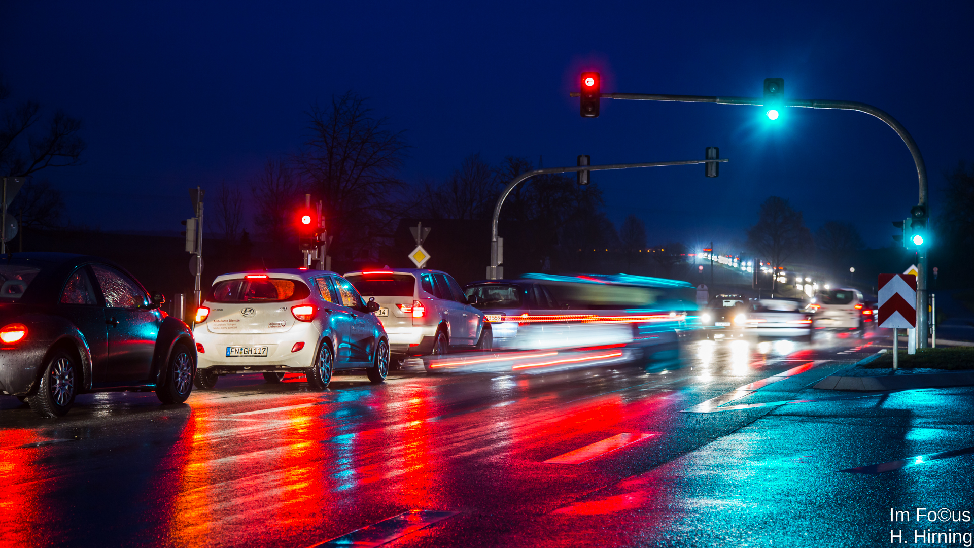 Kreuzung bei Regen